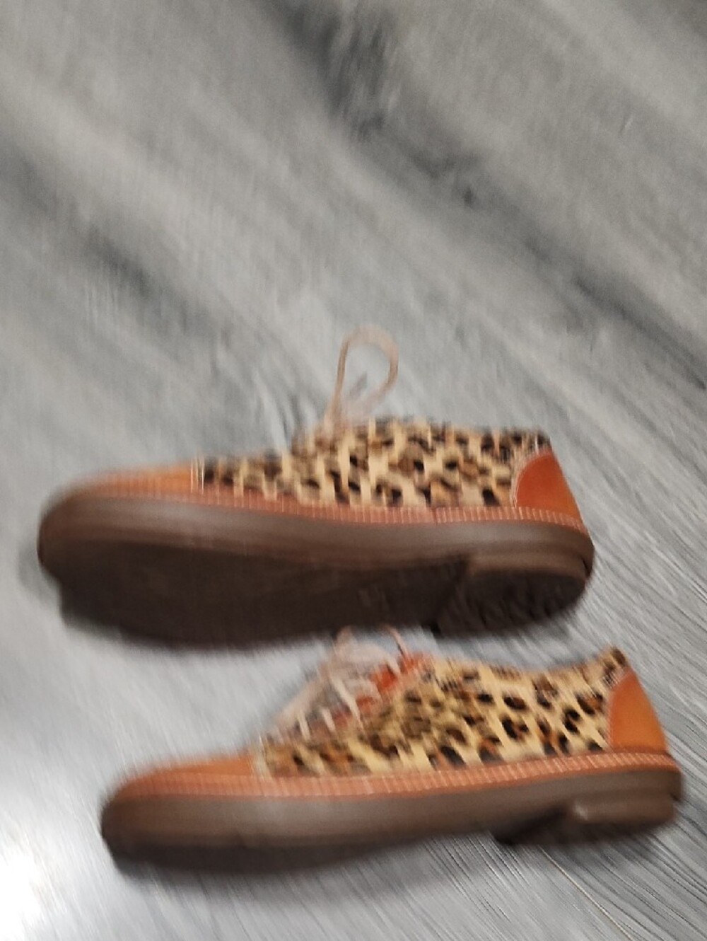 La'Artiste Libby Leopard Print Calfhair Leather Casual Sneakers - Picture 5 of 11